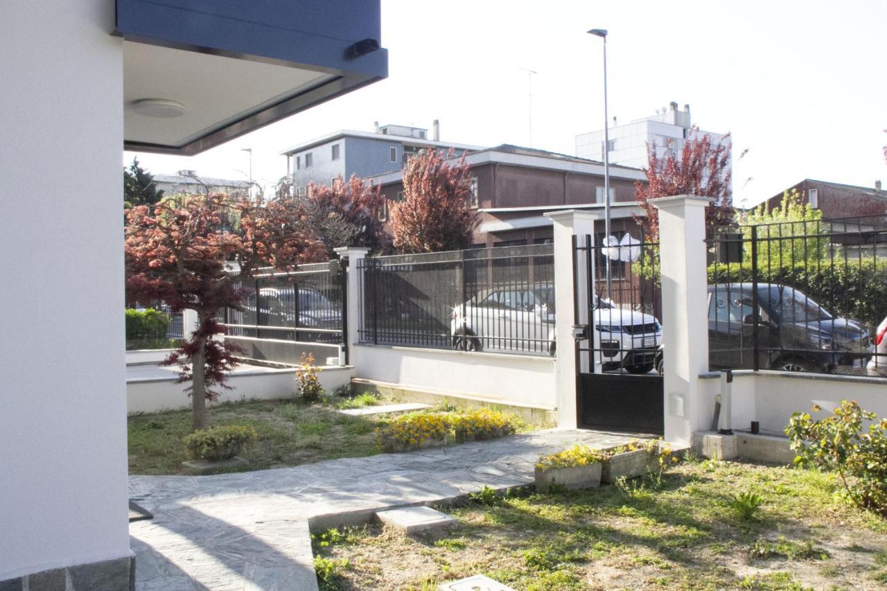 Luna Bianca Bed & Breakfast Rozzano Exterior photo